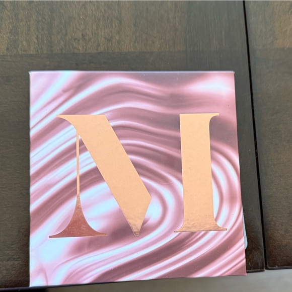 New without box! Morphe Rich & Foiled Artistry Palette in Rose to Fame - Picture 2 of 7